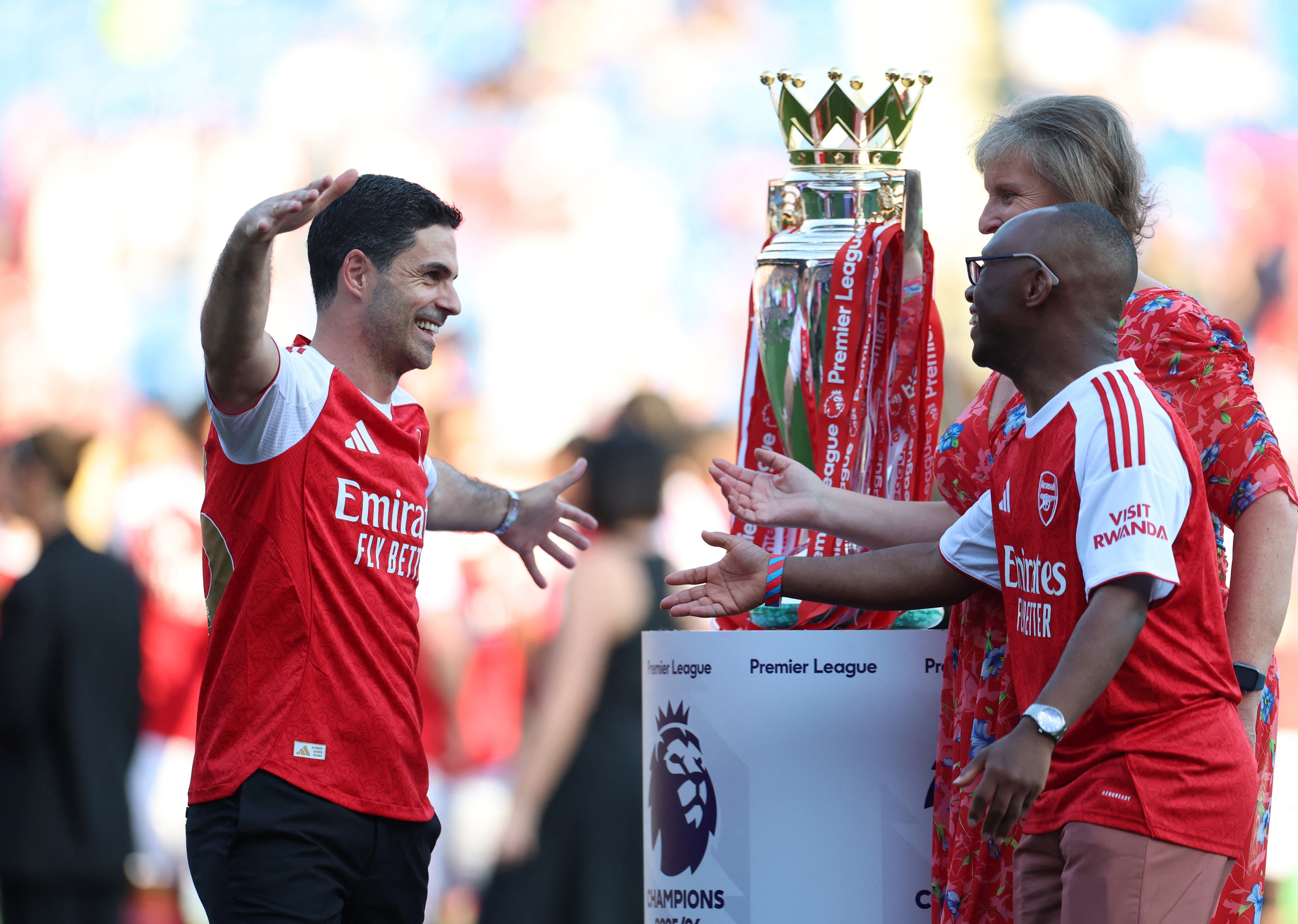 Arsenal vô địch Premier League lần thứ 4 trong lịch sử với 7 điểm nhiều hơn Manchester City. Đây là thành quả xứng đáng sau những nỗ lực cạnh tranh không ngừng nghỉ của thầy trò Mikel Arteta trong những mùa giải gần đây.