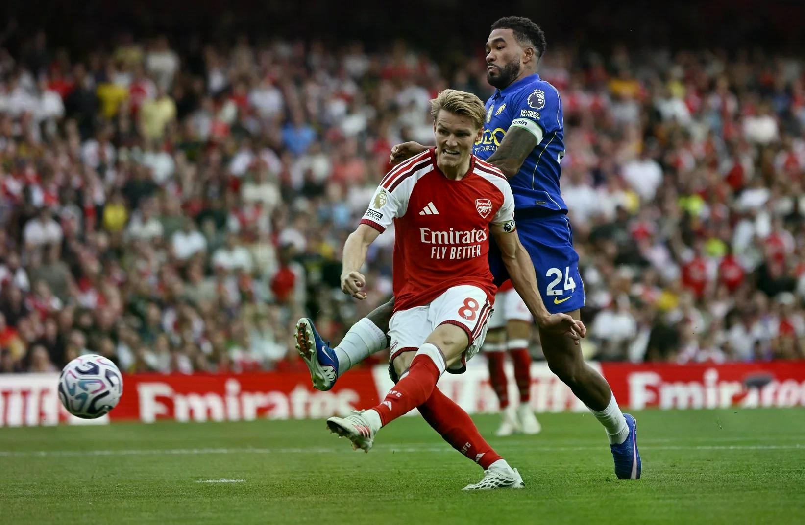 Arsenal chứng tỏ bản lĩnh của nhà đương kim vô địch.