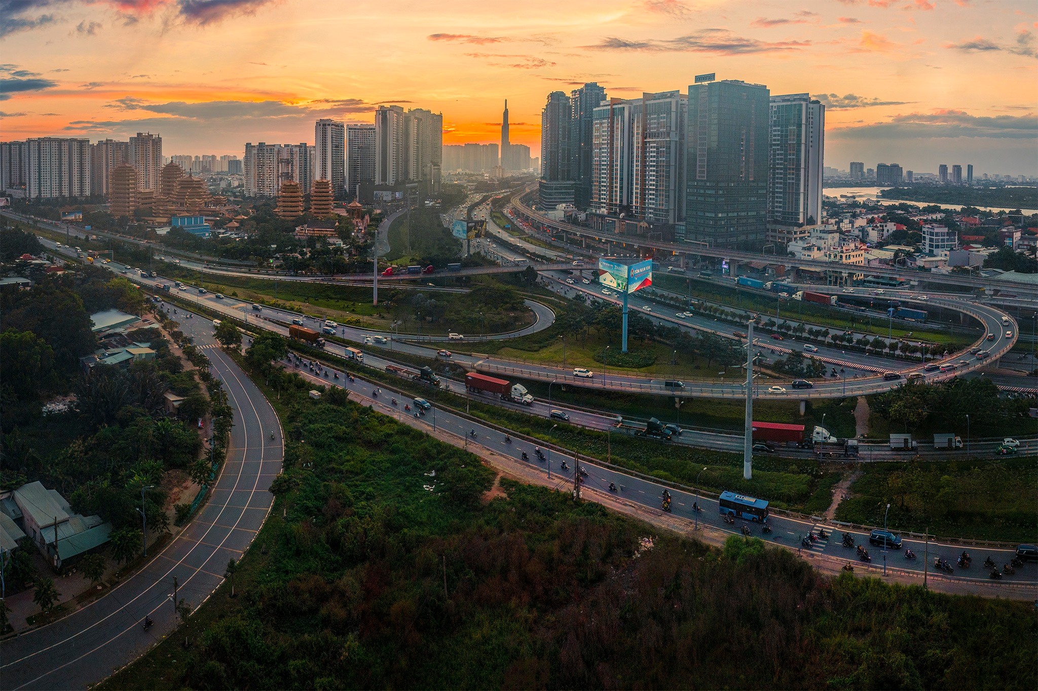 Tuyến Võ Nguyên Giáp và nút giao Cát Lái (phường An Khánh) là cửa ngõ giao thông quan trọng phía đông TP. Hồ Chí Minh. Cùng tuyến metro số 1 vận hành song song, khu vực này ngày càng khang trang với hệ thống cầu vượt, dọc tuyến là hàng chục dự án căn hộ cao cấp, nhiều nơi ghi nhận mức giá lên tới khoảng 100 triệu đồng/m2, đưa khu vực này trở thành một trong những điểm nóng của thị trường bất động sản tại TP. Hồ Chí Minh.