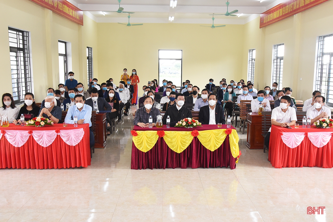 Nguyên Chủ tịch nước Trương Tấn Sang dự lễ khánh thành nhà văn hóa cộng đồng, khởi công nhà ở cho các hộ dân làng vạn chài