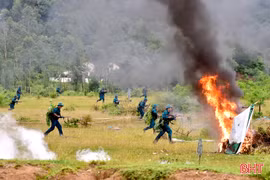 Dân quân phường Nam Hồng Lĩnh thực binh đánh địch đổ bộ đường không