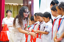 Trao 510 suất học bổng cho học sinh nghèo vượt khó 