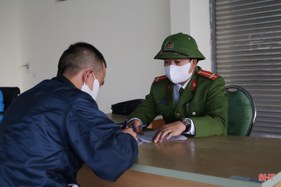 Những người giữ mùa xuân bình yên (bài 3): “Còn công dân cách ly, chúng tôi sẽ ở lại nơi này đón tết…”!