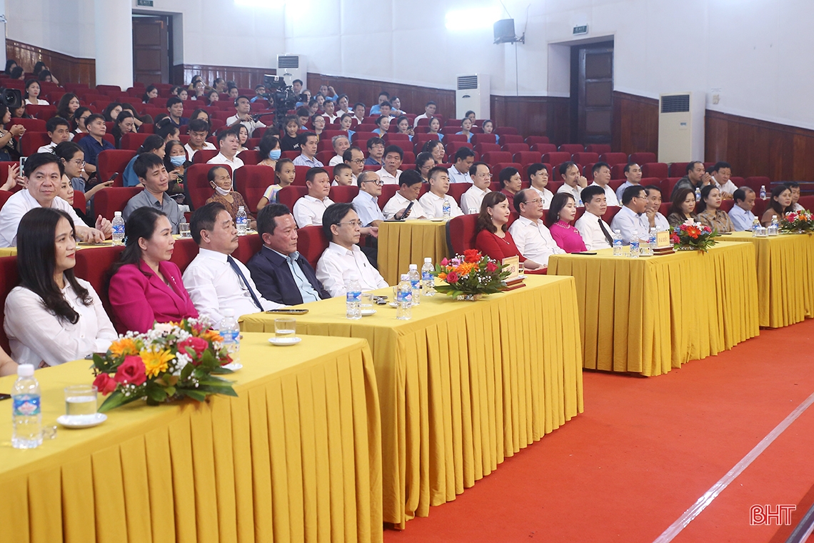 Phòng GD&ĐT thành phố Hà Tĩnh giành giải xuất sắc liên hoan tiếng hát giáo viên năm 2022
