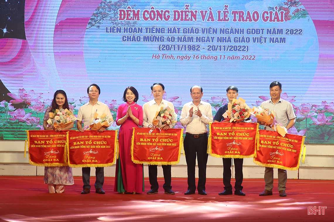 Phòng GD&ĐT thành phố Hà Tĩnh giành giải xuất sắc liên hoan tiếng hát giáo viên năm 2022