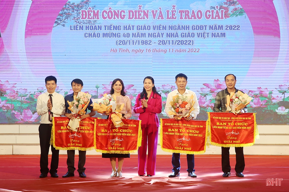 Phòng GD&ĐT thành phố Hà Tĩnh giành giải xuất sắc liên hoan tiếng hát giáo viên năm 2022