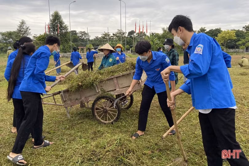 Hơn 3.000 ĐVTN, học sinh Hà Tĩnh hưởng ứng ngày hội Chiến sỹ Hoa phượng đỏ