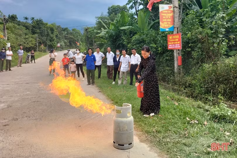 Ra mắt Tổ liên gia an toàn PCCC khu dân cư đầu tiên ở Hương Sơn