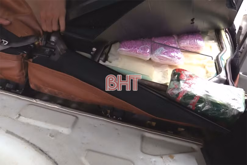 Lực lượng chức năng Hà Tĩnh phá vụ vận chuyển 1kg ketamin, 7.500 viên ma túy qua biên giới