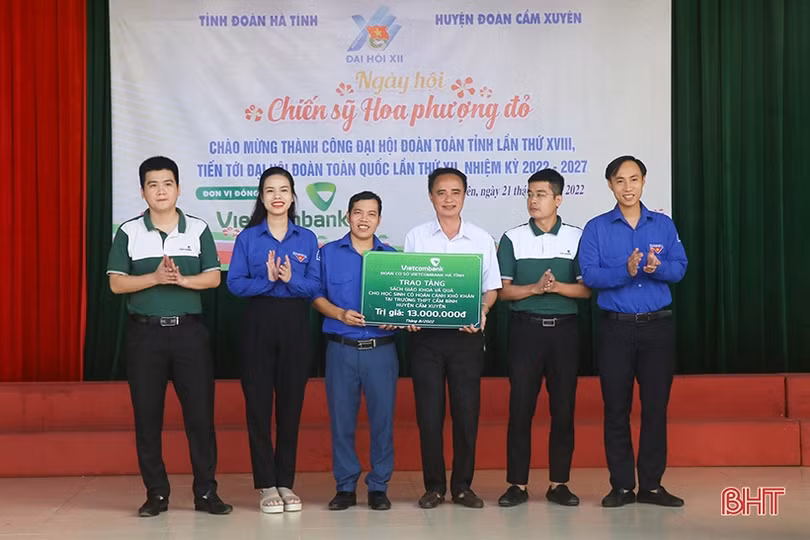 Hơn 3.000 ĐVTN, học sinh Hà Tĩnh hưởng ứng ngày hội Chiến sỹ Hoa phượng đỏ