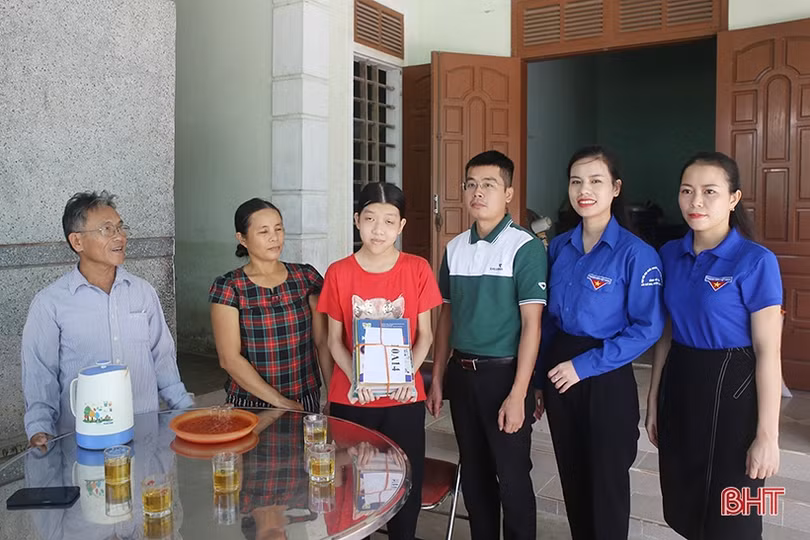 Hơn 3.000 ĐVTN, học sinh Hà Tĩnh hưởng ứng ngày hội Chiến sỹ Hoa phượng đỏ