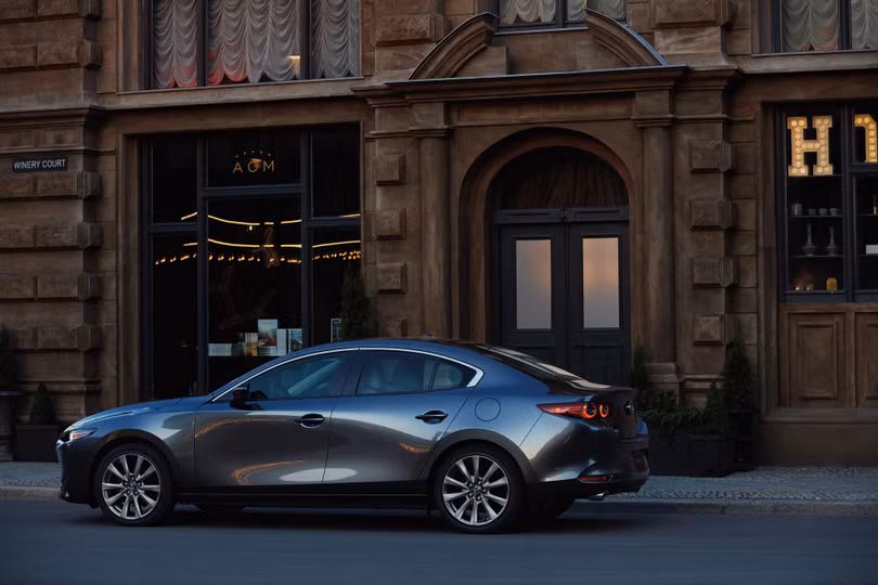 Mazda3 2023 ra mắt: Mạnh mẽ hơn, tiết kiệm nhiên liệu hơn, giá từ 22.550 USD