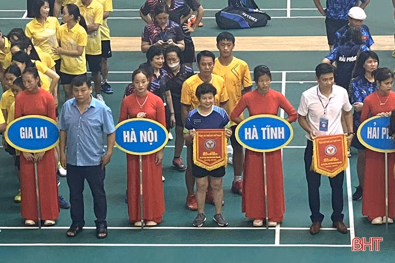 Hà Tĩnh giành 1 HCV và 1 HCB Giải Cầu lông, bóng bàn gia đình toàn quốc 