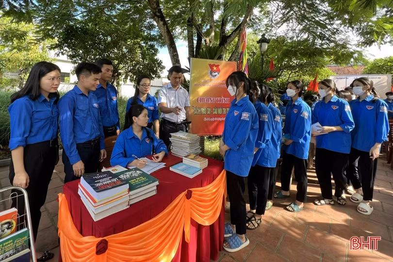 Hơn 3.000 ĐVTN, học sinh Hà Tĩnh hưởng ứng ngày hội Chiến sỹ Hoa phượng đỏ