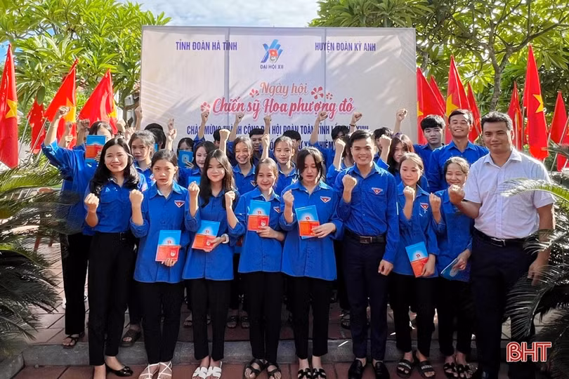 Hơn 3.000 ĐVTN, học sinh Hà Tĩnh hưởng ứng ngày hội Chiến sỹ Hoa phượng đỏ