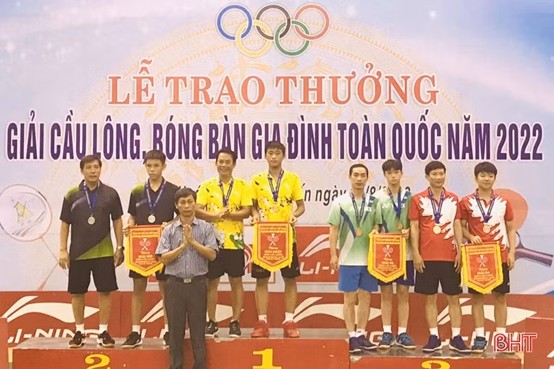 Hà Tĩnh giành 1 HCV và 1 HCB Giải Cầu lông, bóng bàn gia đình toàn quốc 