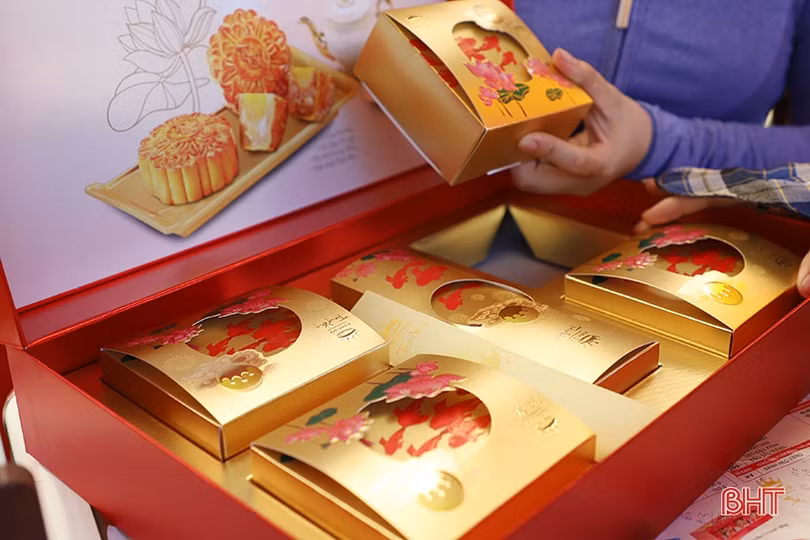 Bánh trung thu “tung tăng” xuống phố ở Hà Tĩnh
