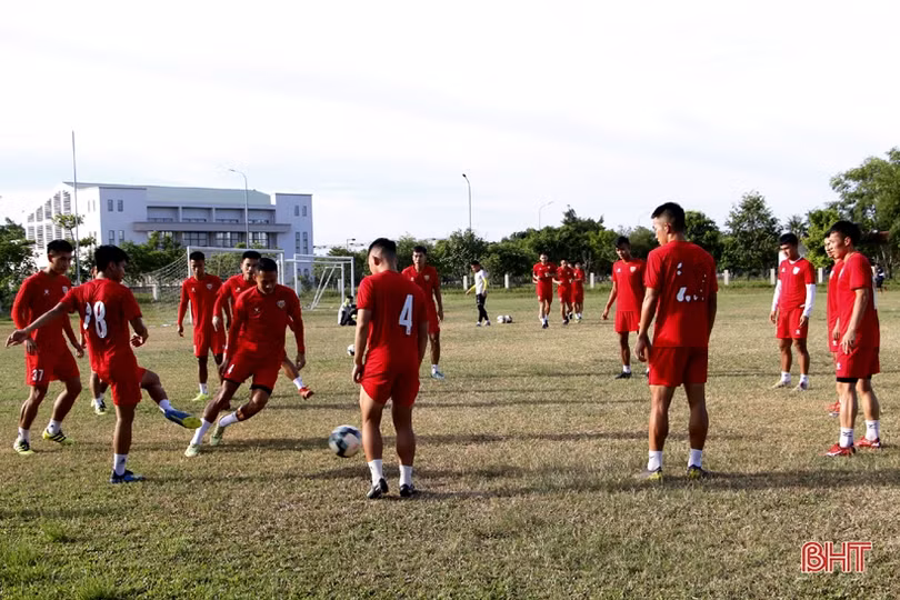Trở về sau chiến thắng, Hồng Lĩnh Hà Tĩnh dồn sức luyện quân đón đương kim vô địch V.League