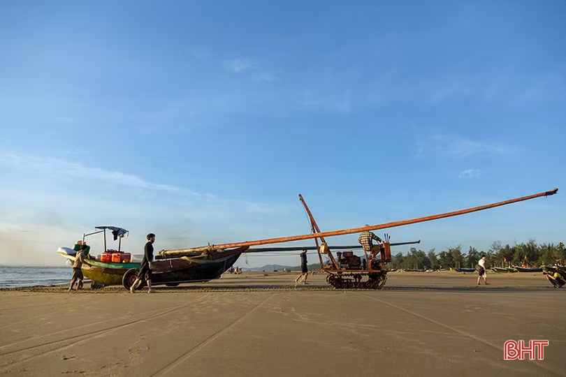 Bình yên ngày mới ở làng chài Xuân Yên