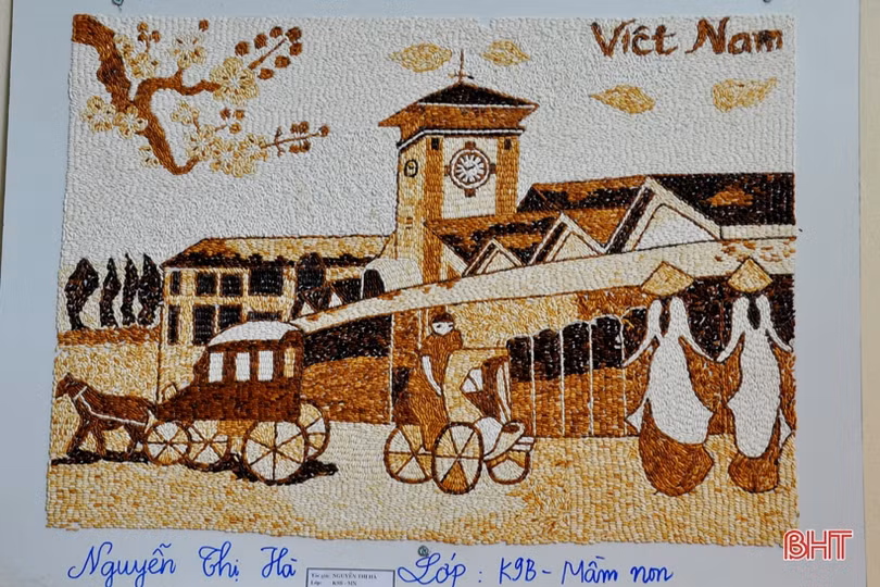 Sinh viên Đại học Hà Tĩnh gắn tranh gạo gây quỹ “Đường đến giảng đường đại học”