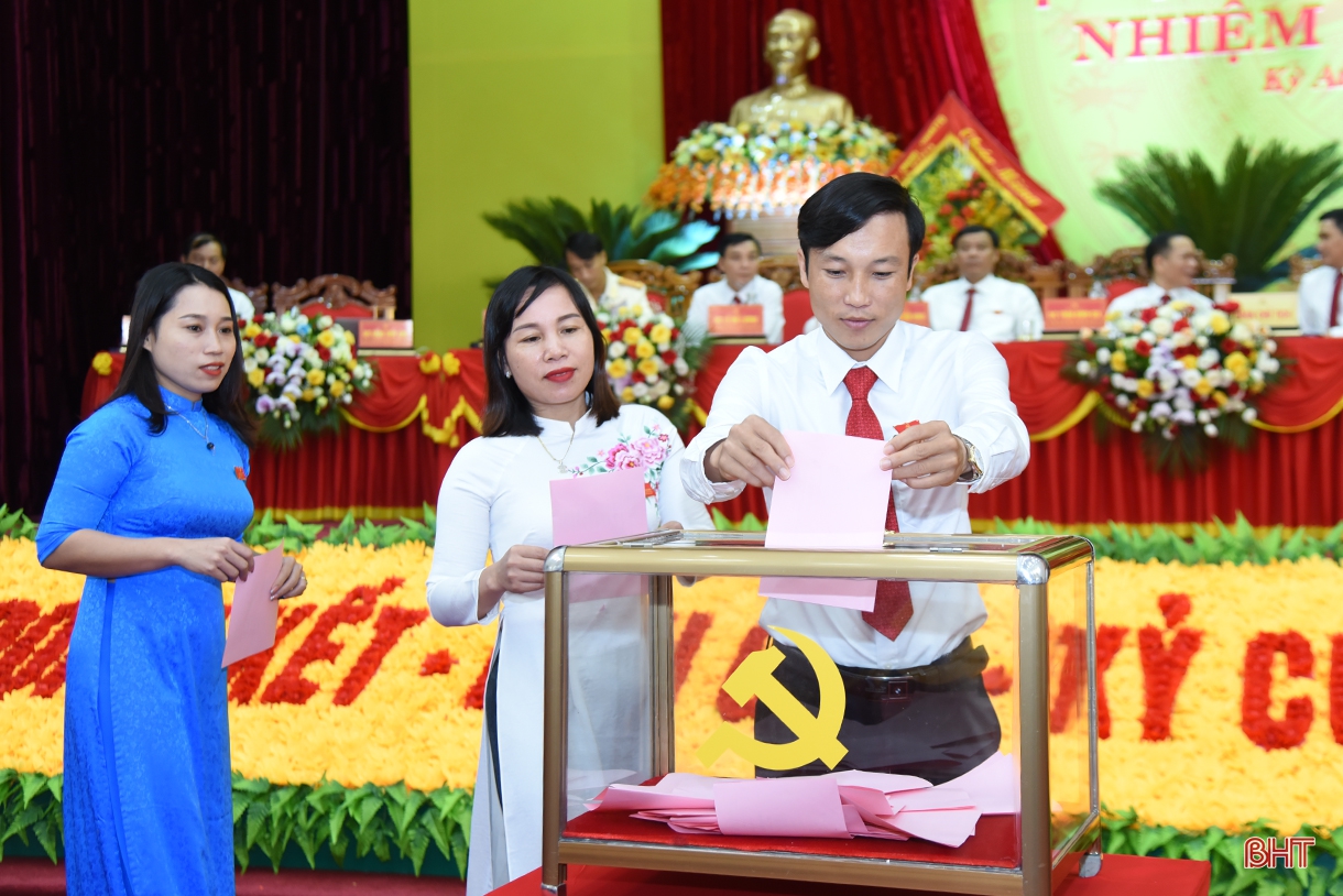 Phát huy thành tựu, khơi nguồn lực, tạo sức bật để Hà Tĩnh bước vào nhiệm kỳ mới với niềm tin, sức mạnh mới
