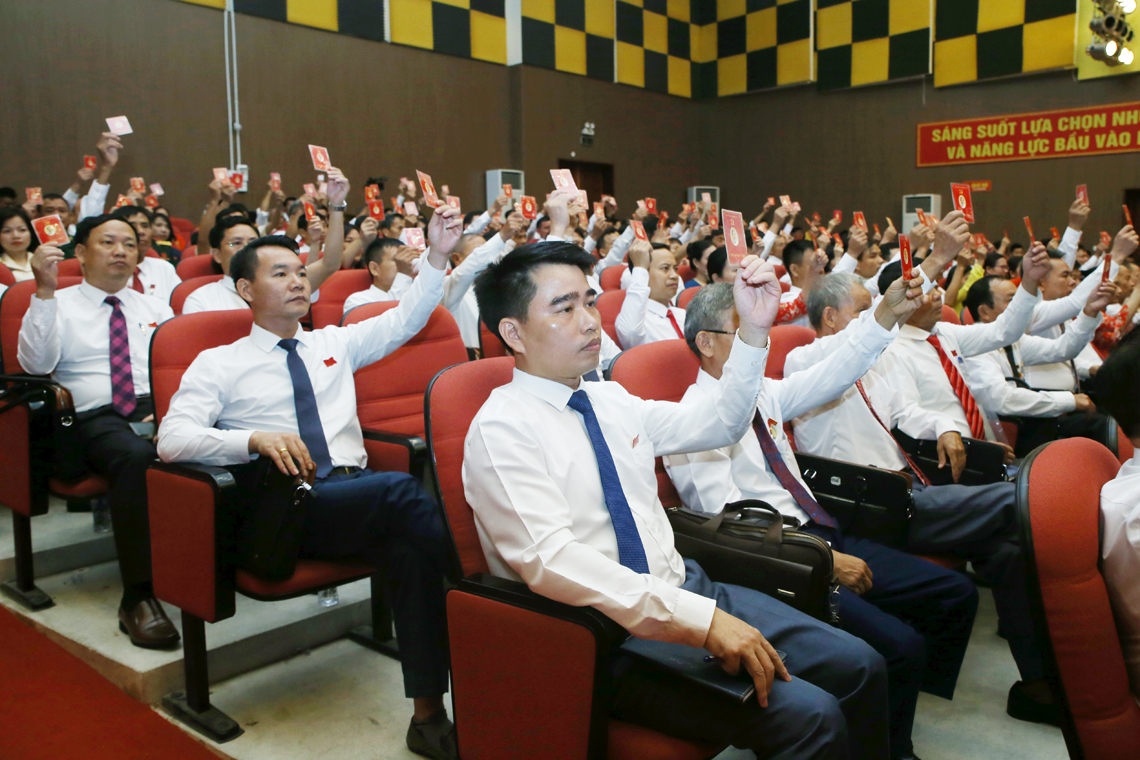 Bầu 32 đồng chí vào Ban Chấp hành Đảng bộ thị xã Hồng Lĩnh nhiệm kỳ 2020 - 2025