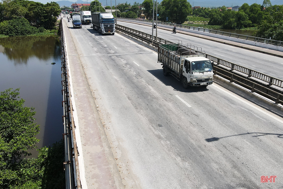 Khắc phục manh mún, quốc lộ 1 qua Hà Tĩnh ngày càng xuống cấp nghiêm trọng