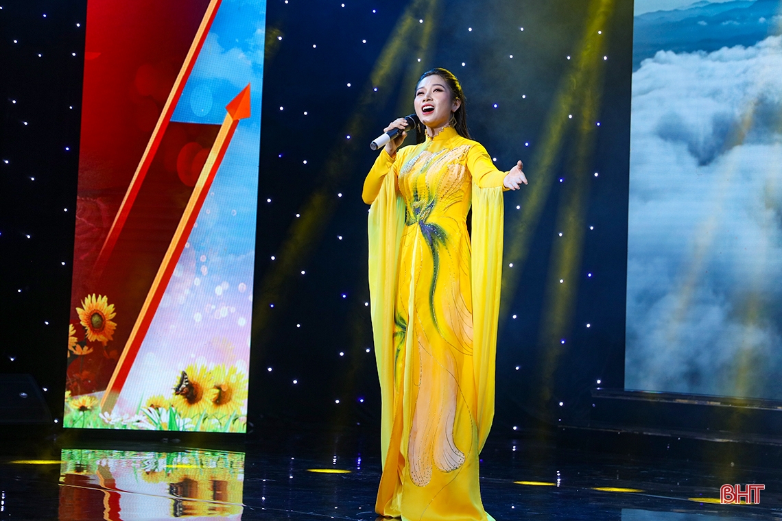 Hào hùng, lắng đọng Chương trình giao lưu nghệ thuật “Lời tri ân tháng 7