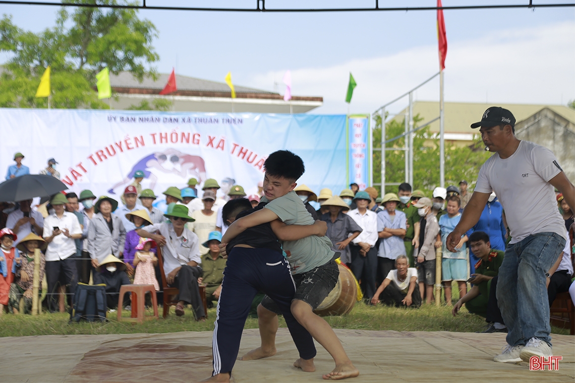 Sôi động Hội vật truyền thống xã Thuần Thiện mừng ngày Quốc khánh 2/9