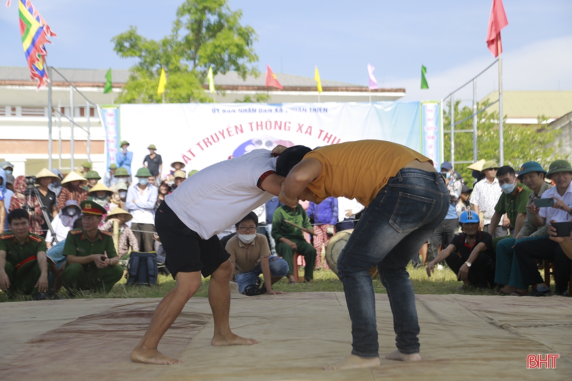Sôi động Hội vật truyền thống xã Thuần Thiện mừng ngày Quốc khánh 2/9