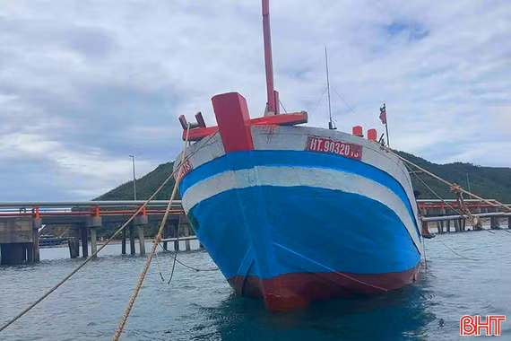 Kịp thời cứu 3 ngư dân Hà Tĩnh bị chìm tàu trên vùng biển Quảng Trị