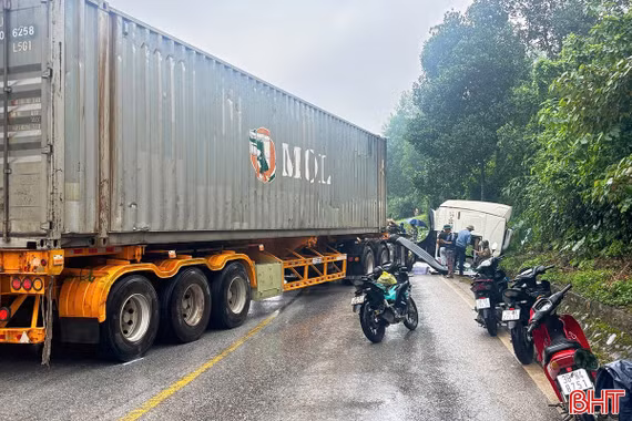 Cẩn trọng khi tham gia giao thông trong thời tiết mưa gió ở Hà Tĩnh