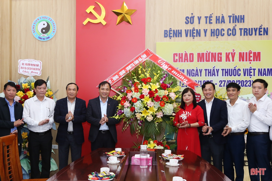 Bí thư Tỉnh ủy: Trau dồi y đức, không ngừng nâng cao chất lượng chăm sóc sức khỏe Nhân dân