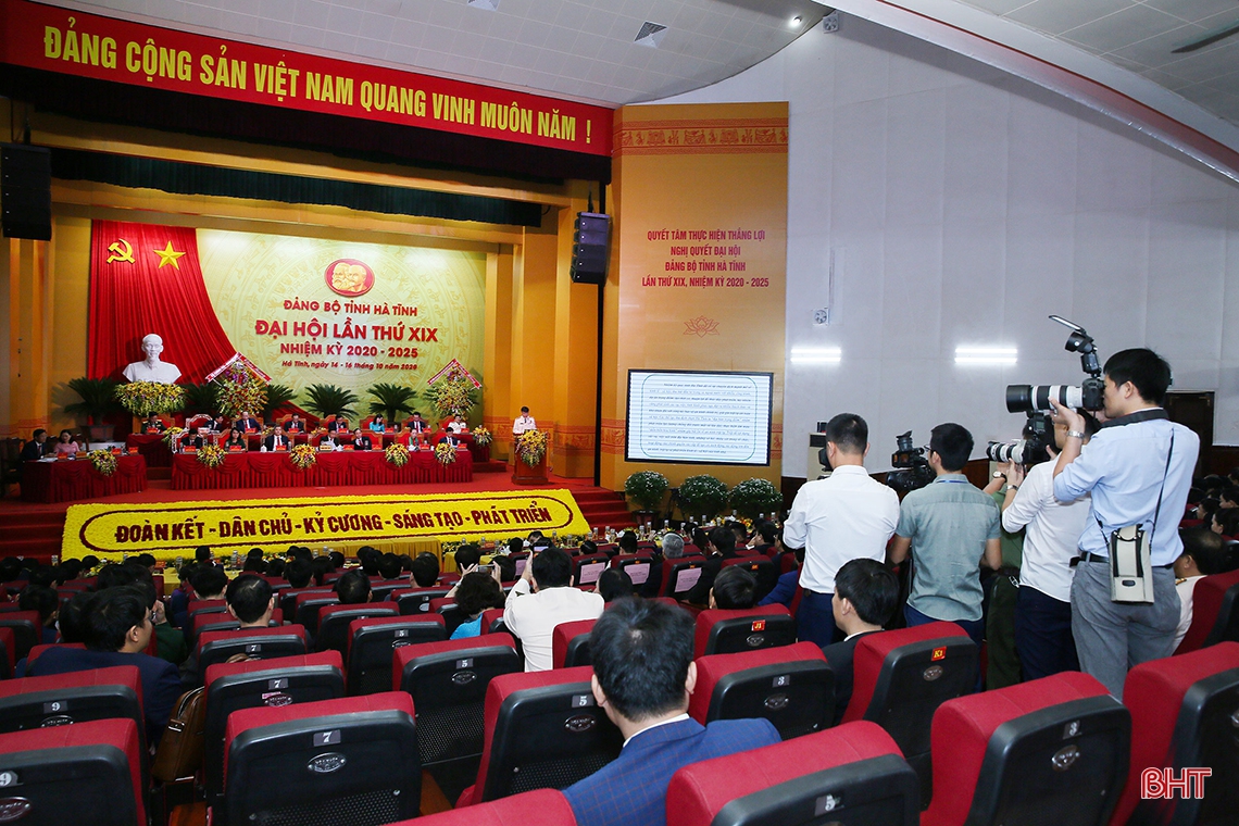 Báo Hà Tĩnh nhận bằng khen của Ban Tuyên giáo Trung ương