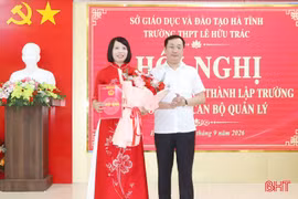 Công bố các quyết định sáp nhập trường học và bổ nhiệm cán bộ quản lý