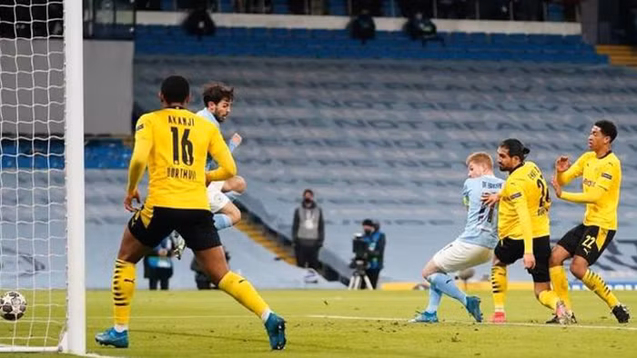Real thắng thuyết phục, Man City tạo lợi thế