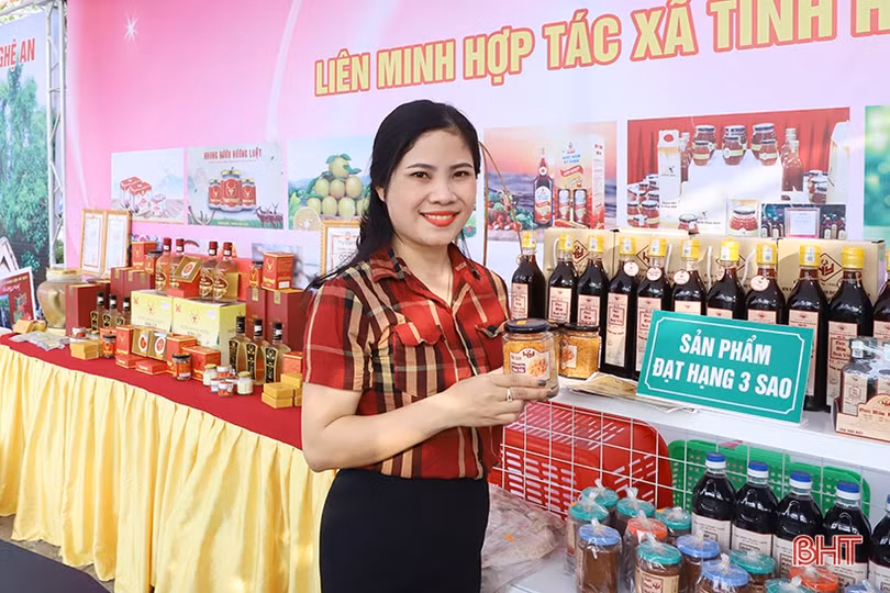 Ngắm sản phẩm OCOP tiêu biểu tại hội chợ kinh tế tập thể Bắc Trung Bộ ở Hà Tĩnh