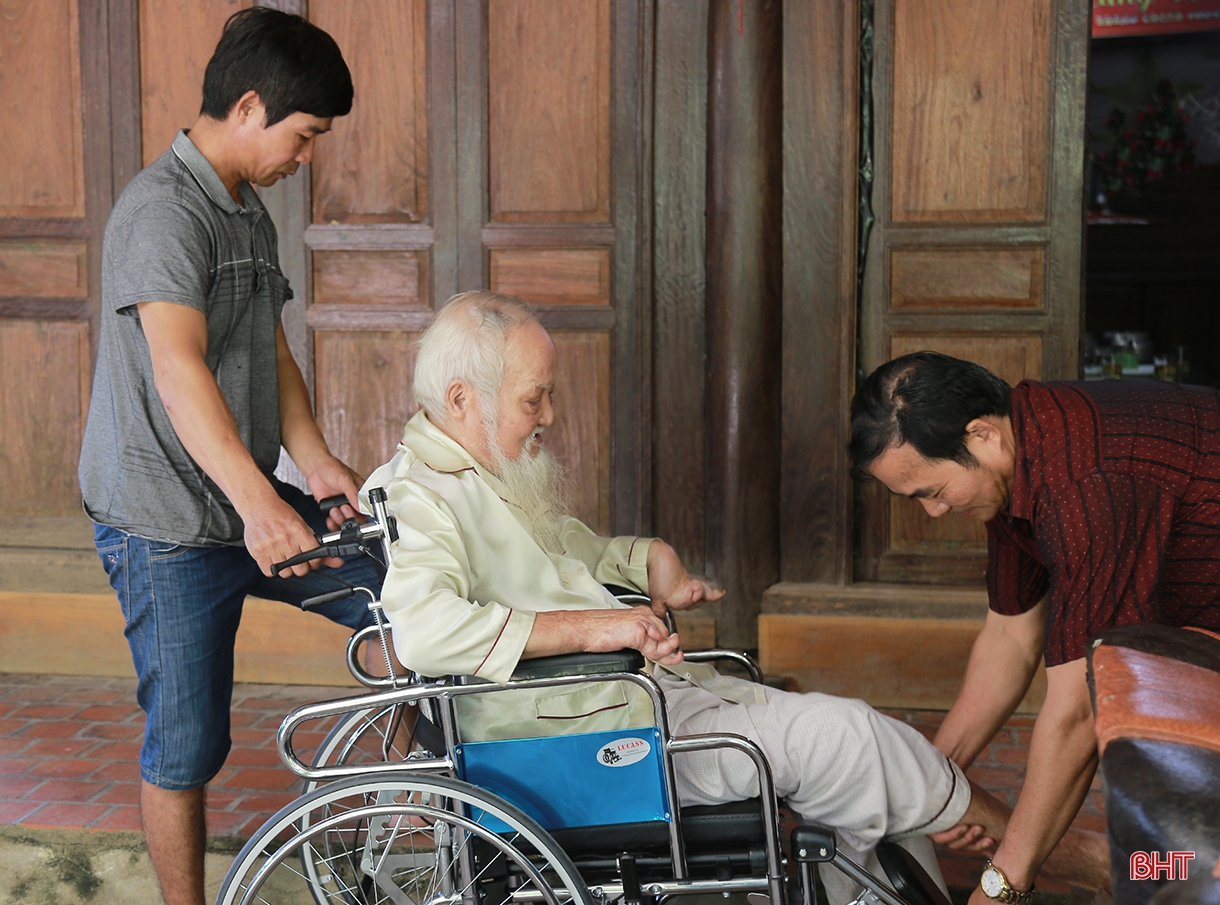 Nghe đảng viên 70 tuổi Đảng kể chuyện tổng khởi nghĩa, giành chính quyền