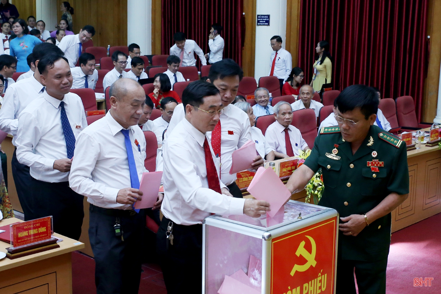Đại hội Đại biểu Đảng bộ Khối Các cơ quan và doanh nghiệp Hà Tĩnh bầu 27 đồng chí vào Ban Chấp hành nhiệm kỳ mới