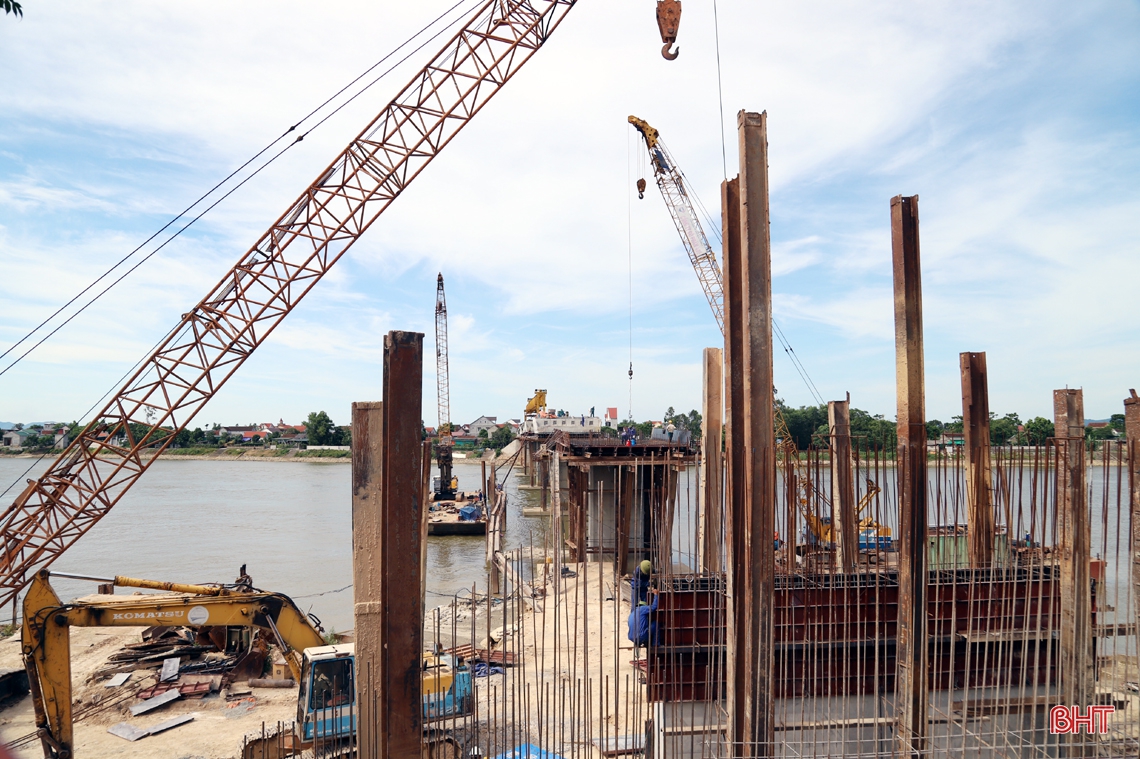 “Vượt nắng” thi công, đếm ngược thời gian hợp long cầu Thọ Tường