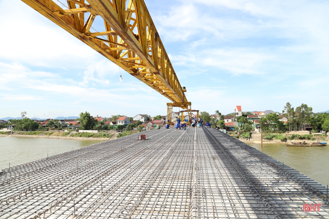 “Vượt nắng” thi công, đếm ngược thời gian hợp long cầu Thọ Tường
