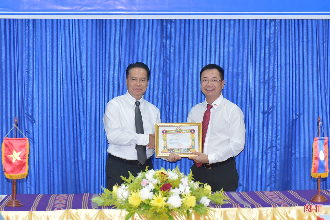 Hà Tĩnh và Bôlykhămxay ký kết thỏa thuận hợp tác thúc đẩy phát triển KT-XH, đảm bảo QP-AN