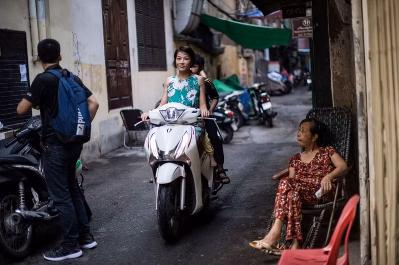 nhip song pho co ha noi qua ong kinh phong vien afp