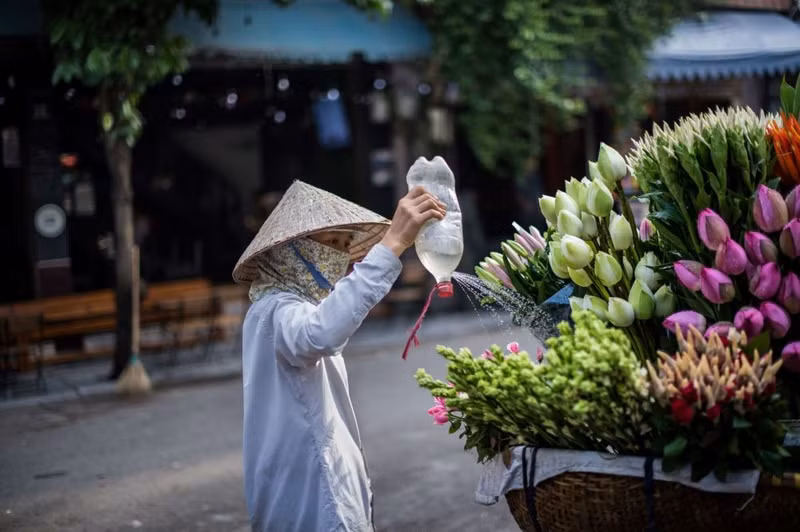 nhip song pho co ha noi qua ong kinh phong vien afp