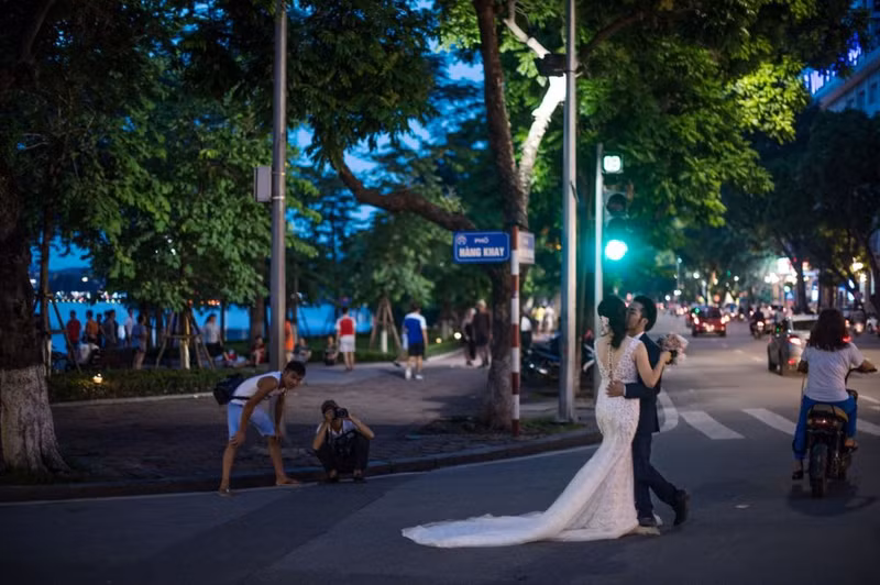 nhip song pho co ha noi qua ong kinh phong vien afp