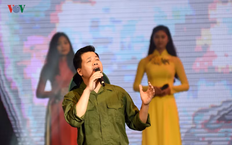 linh thieng xuc dong chuong trinh nghe thuat mau hoa do lan thu 10