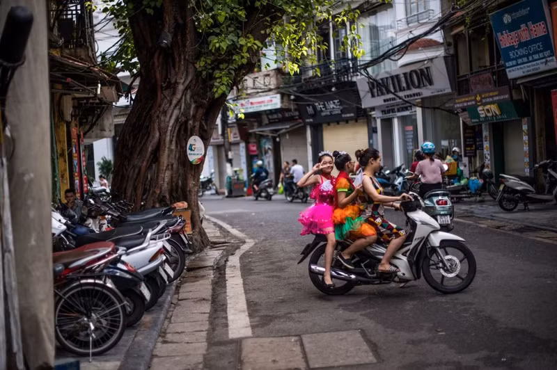 nhip song pho co ha noi qua ong kinh phong vien afp