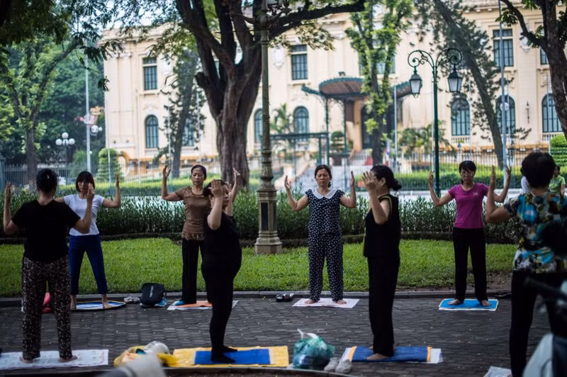 nhip song pho co ha noi qua ong kinh phong vien afp