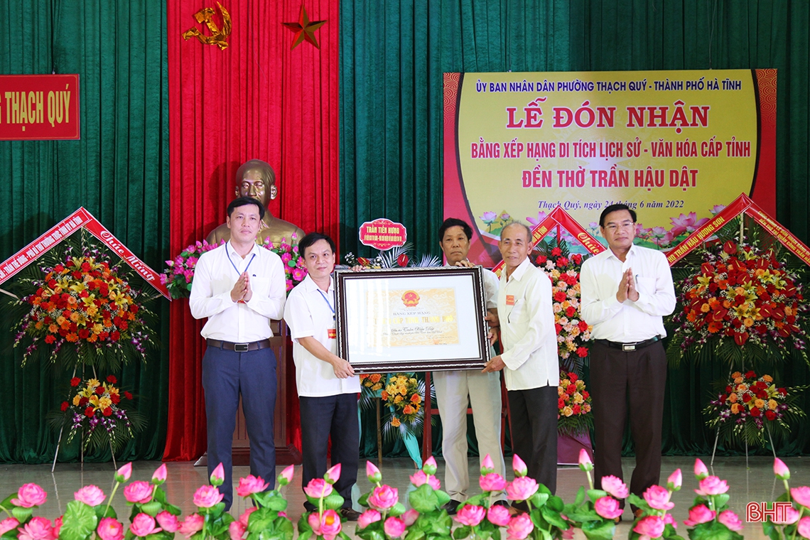 Đón nhận bằng Di tích lịch sử - văn hóa cấp tỉnh Đền thờ Trần Hậu Dật