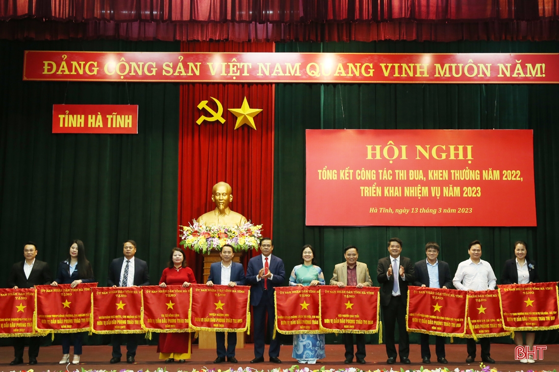 Hà Tĩnh đoàn kết, chung sức thực hiện tốt các phong trào thi đua yêu nước